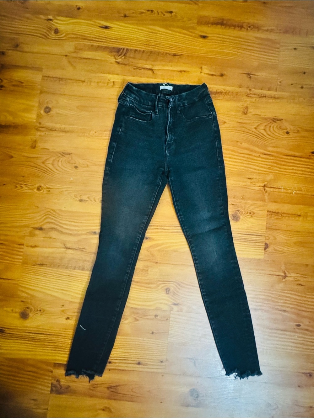 Good American Black Skinny Jeans with Frayed Hem
